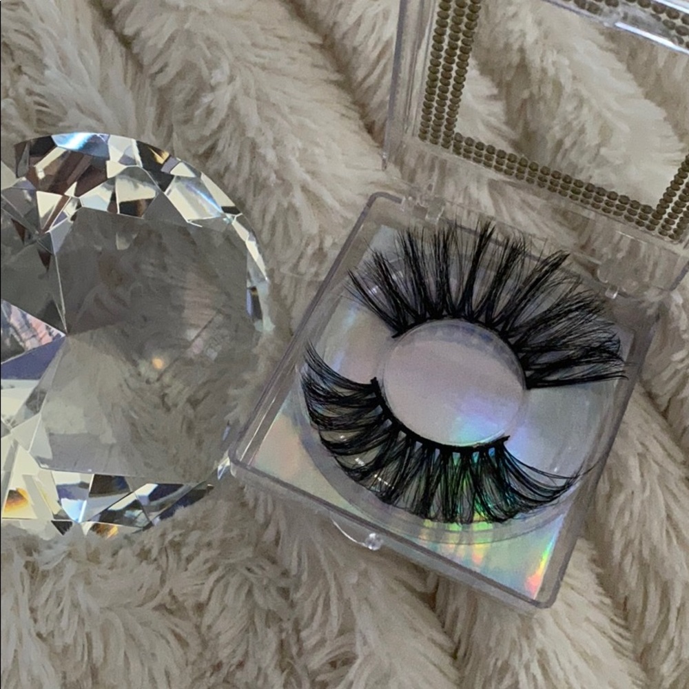 Eyelashes 💕 - Picture 4 of 8